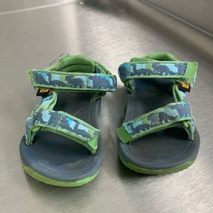 Toddler size 5 Teva sandals
